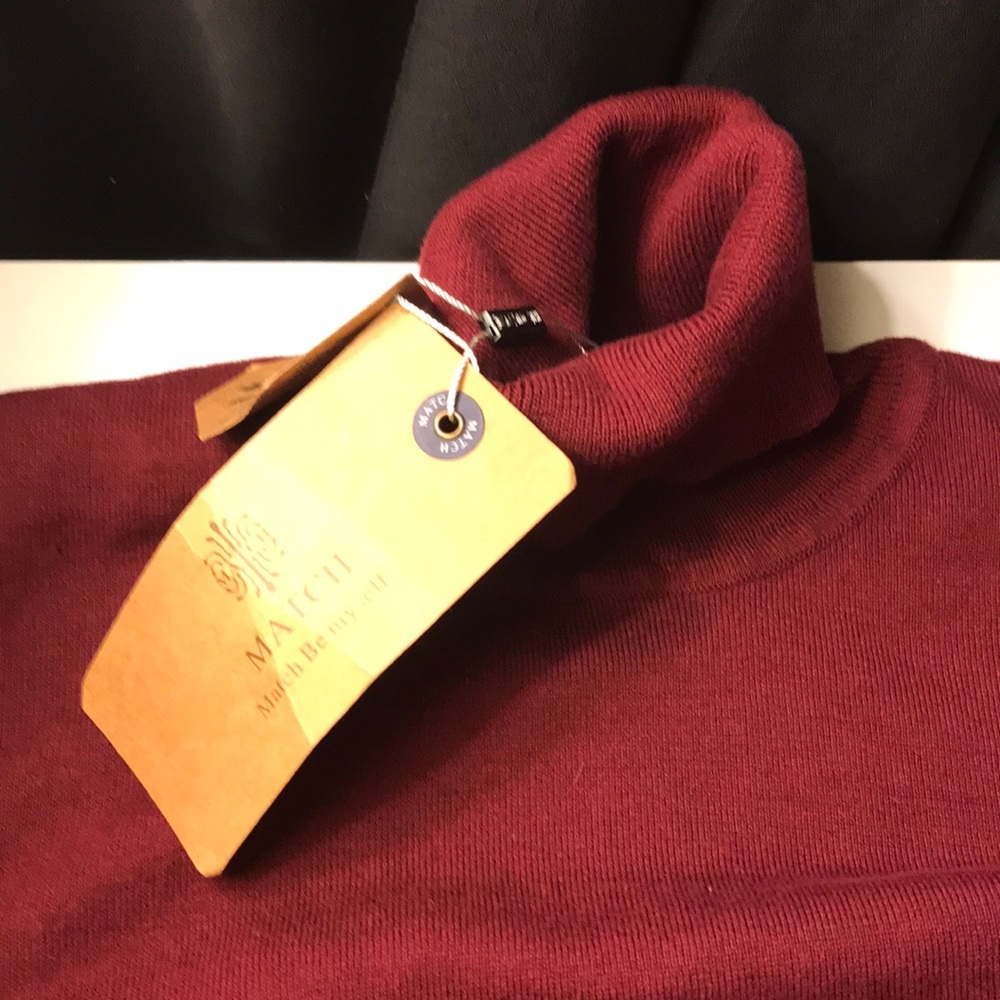 Burgundy men’s 100% cotton turtleneck with long sleeve sweater